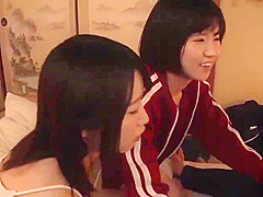 【連続射精＆連続中出し】女子だらけハーレム修学旅行！同級生の隣で羞恥なこっそり…友達のスレンダー美少女ロリJKに犯され♡