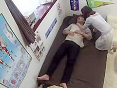【熟女ナンパ】清楚美人な35歳専業主婦のエロ貧乳美熟女おばさんを連れ込み！イケメンに欲情な素人熟女の浮気中出しセックス！