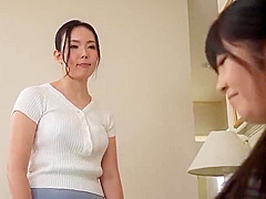 【嫁の母】妊娠してる嫁の手伝いで美熟女義母が駆けつけて…オナニー禁欲中な娘婿の為に授乳手コキで性処理するエロ巨乳美魔女姑