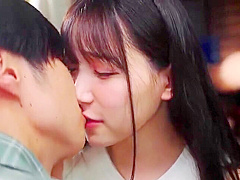【彼女の妹】キスできる雰囲気出して誘惑をしてくる彼女の妹…エロスレンダー美少女が姉に隠れて秘密のベロチュー浮気セックス！